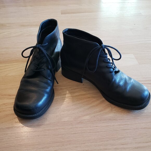 White Mt. Genuine leather black short boots with ties - Size 8 M - Picture 1 of 8